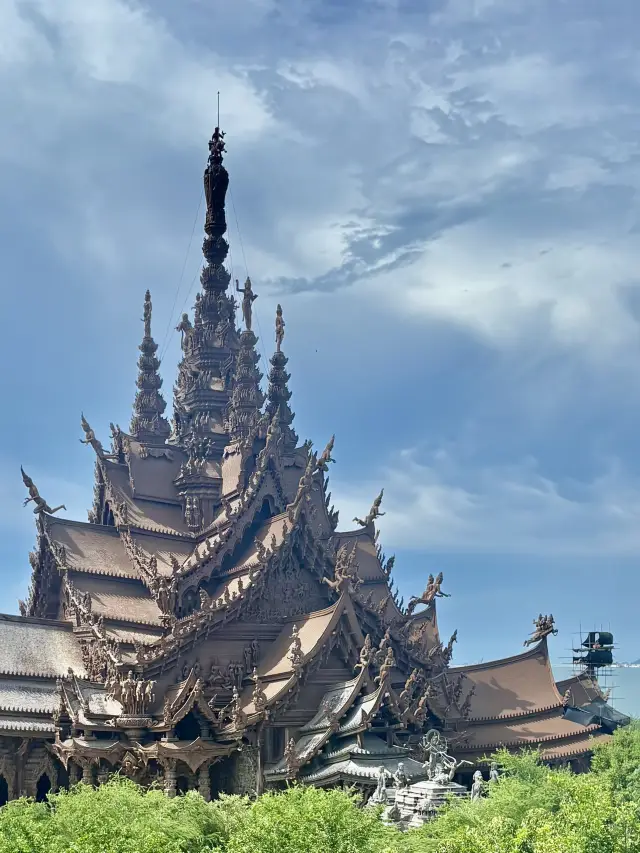 サンクチュアリ・オブ・トゥルース（Sanctuary of Truth）。