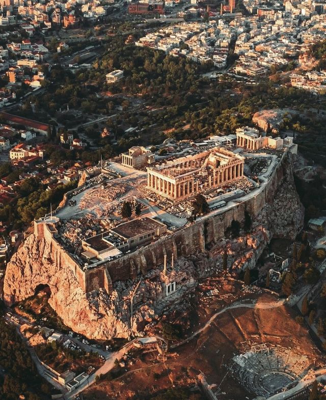 For over 2000 years, what has the Acropolis of Athens been through? Is it one of the New Seven Wonders of the World?