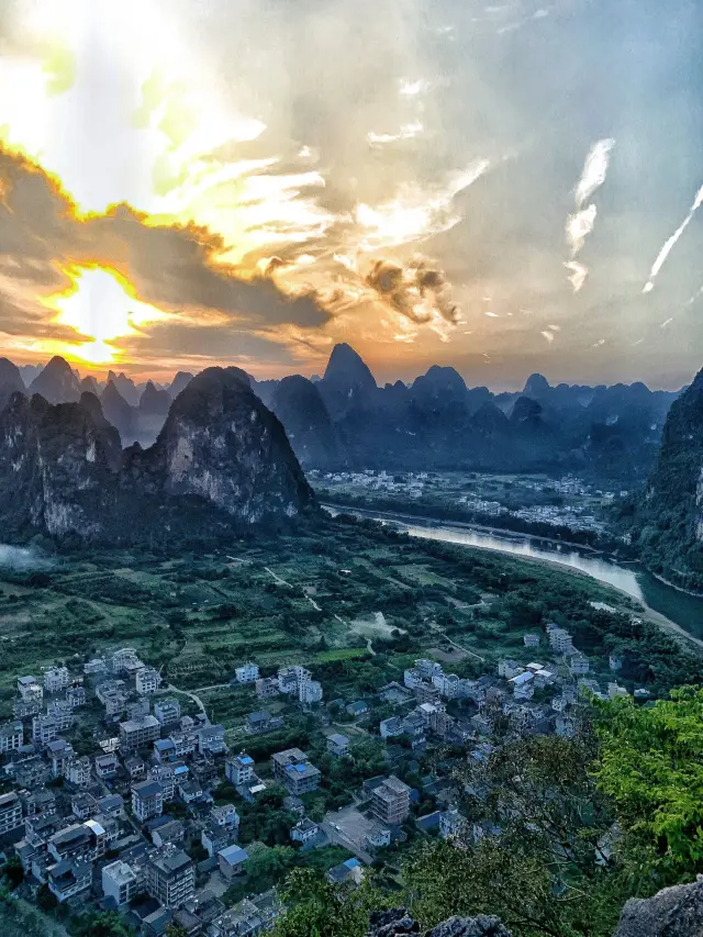 The beautiful sunrise and sunset of Laozhai Mountain in Yangshuo