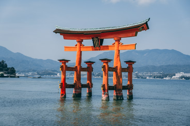 壮麗な厳島神社を鑑賞