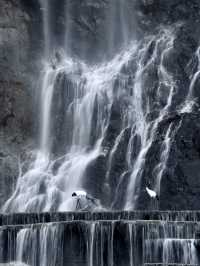 不是百丈漈，是杭州新開的懸崖瀑布樂園