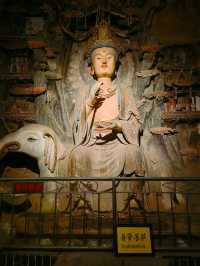 六朝古刹，被譽為中國第二敦煌，內有3700多尊佛像立體壁朔群