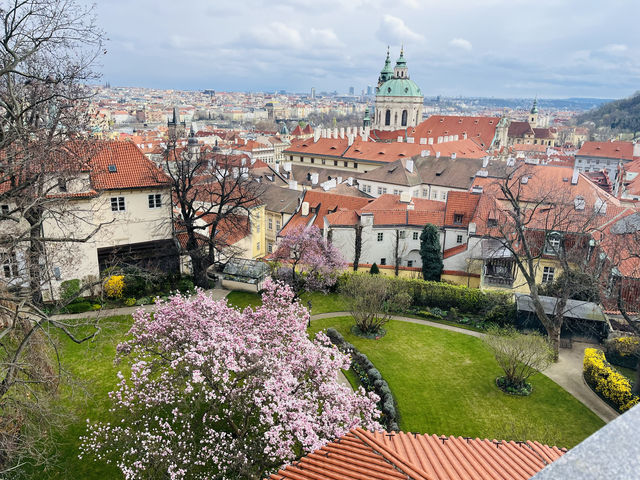 布拉格城堡的春天
