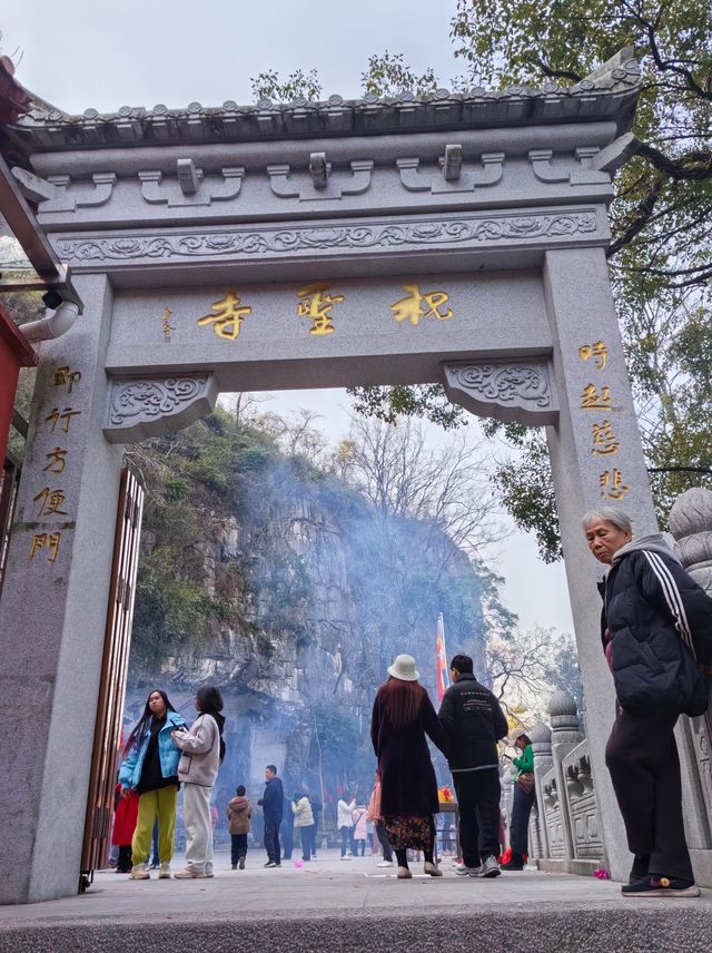 桂林香火最旺的寺廟，藏著鬼斧神工的萬佛岩！