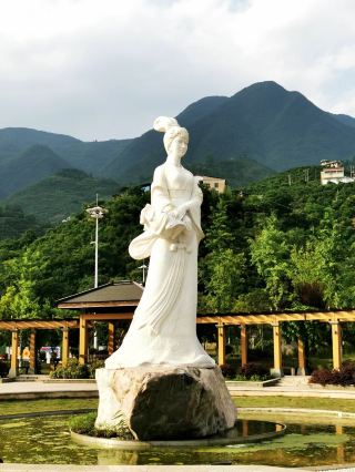 Wang Zhaojun and Qu Yuan | Zigui | Three Gorges | Yichang