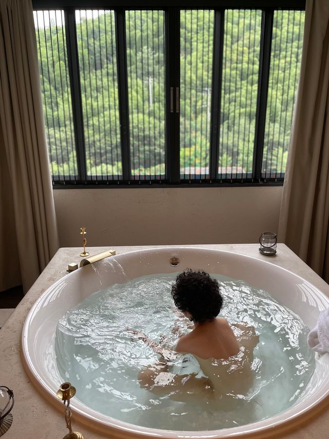 不是國外不是國外，雨天來也想要呆一整年
