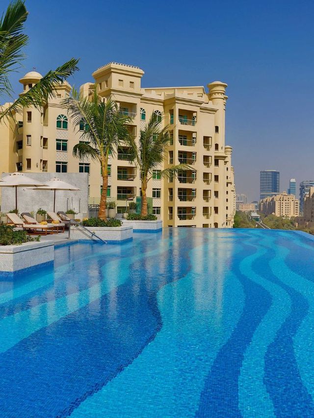🌴🏰 Luxe Dubai Escapes: St. Regis Palm Jumeirah 🛍️🌊