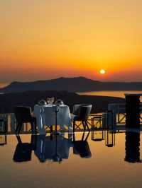 🌟 Santorini Charm: Stay at Petit Palace Suites 🏝️✨