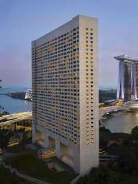 🌟 Singapore Splendor: Ritz-Carlton Millenia's Marvels 🌃