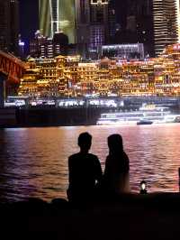 情侶可以在河邊這樣拍攝，真的氛圍感十足。