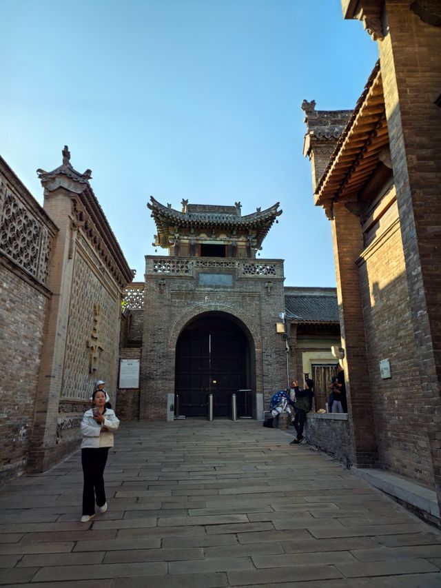 李家大院。