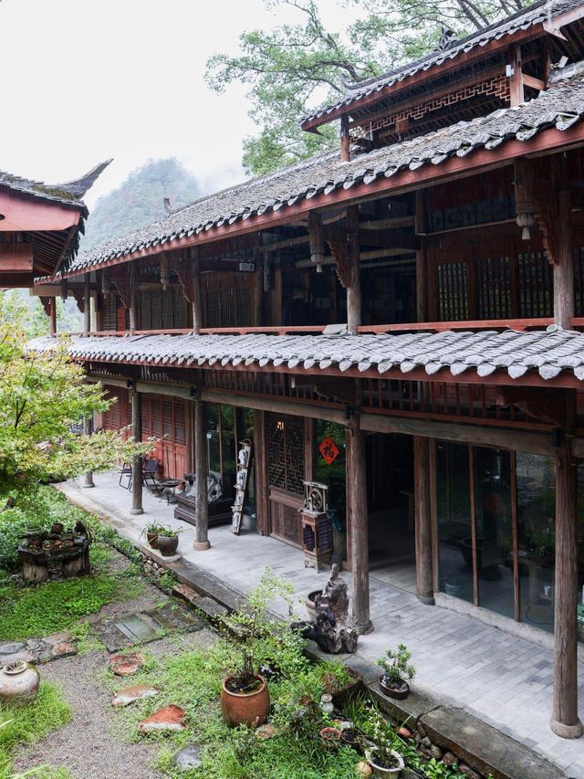 雲鶴水岸民宿。
