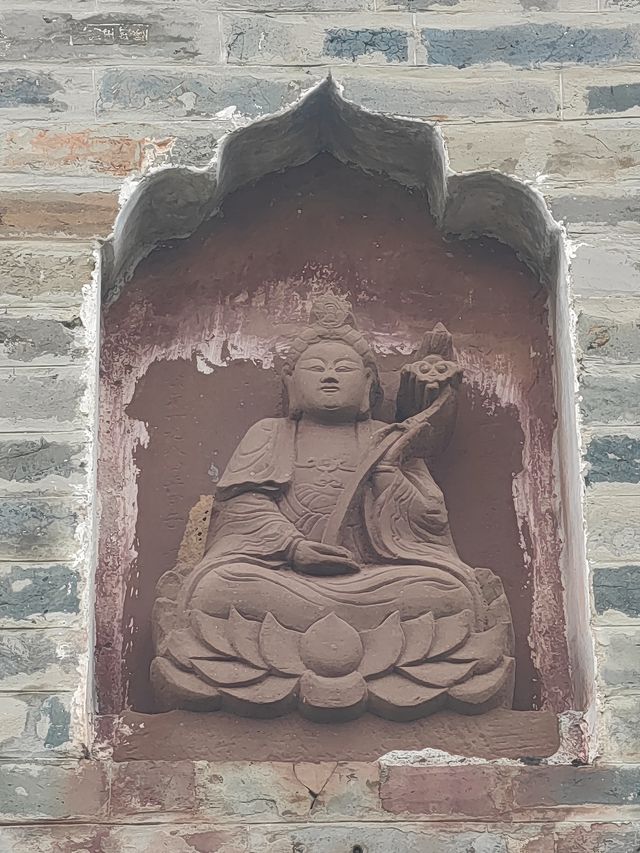 江西興國朱華塔。