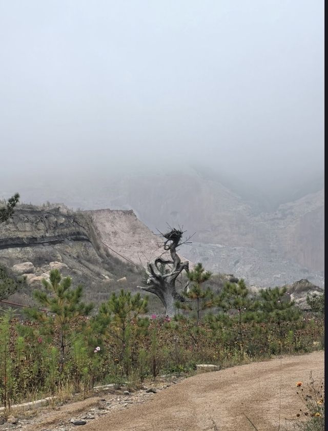 隱藏在山裡的藍心湖，隱藏在渾源二畝灣的「藍月谷」。