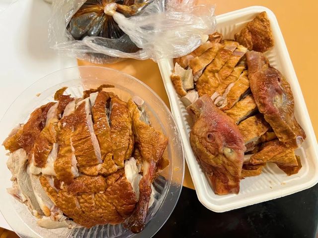 六朝煙水入畫來，一城山水半城詩---南京