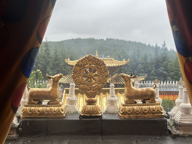 登上九層佛閣，俯瞰甘南的心靈秘境