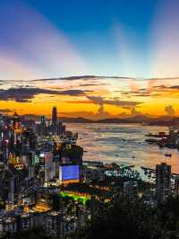 璀璨寶馬山，維港夜色入畫來