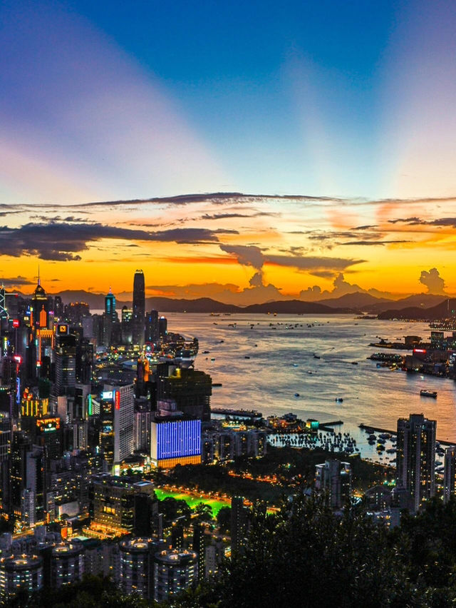 璀璨寶馬山，維港夜色入畫來