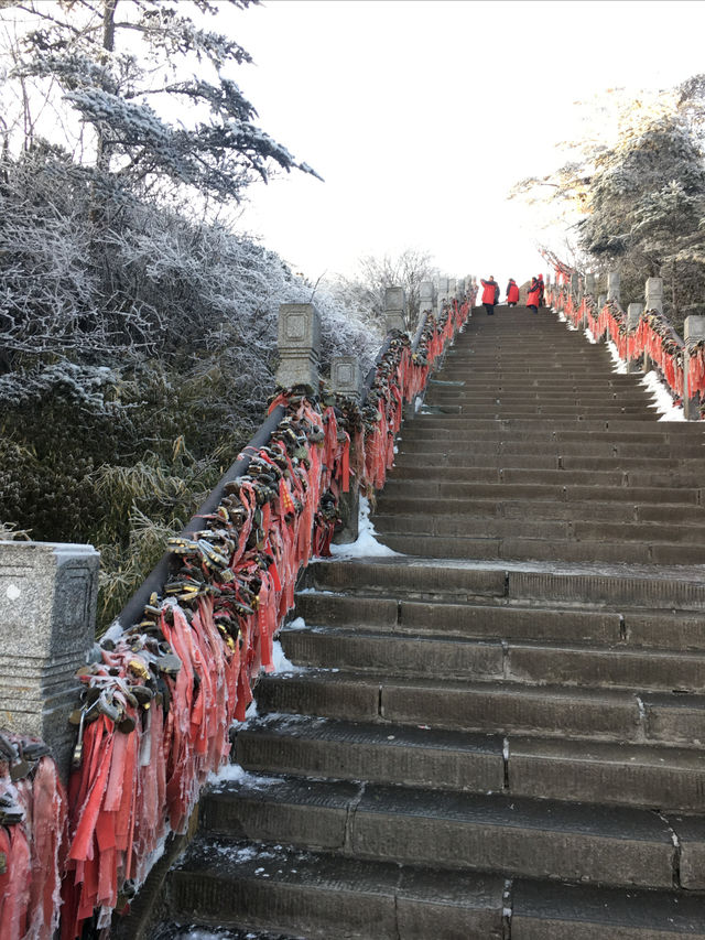 人生一定要去多次峨眉山！