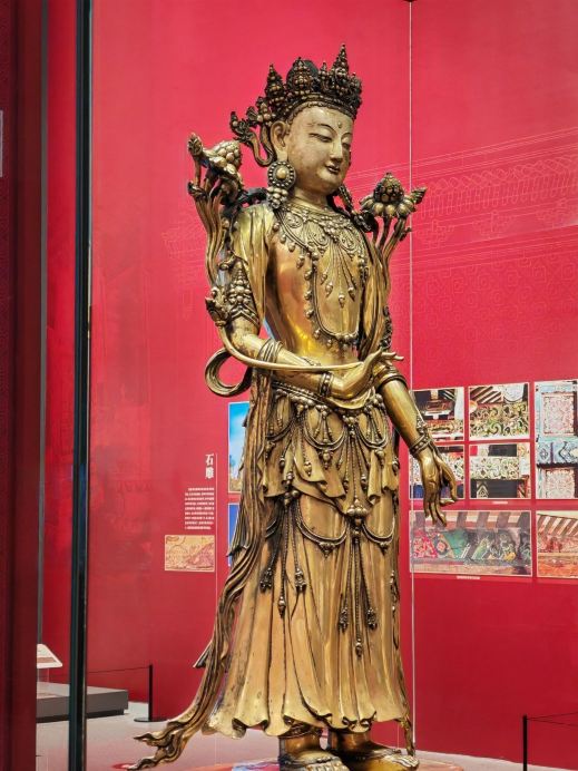 瞿昙寺の銅鍍金菩薩像 | Trip.com 海東