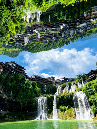 邊城茶峒：在三省交界，讀沈從文筆下的慢時光   第一次踏上茶峒的青石板路，突然懂了翠翠為什麼能在這