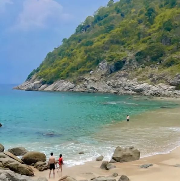 หาดนุ้ยภูเก็ต⛰️🌊🛥️