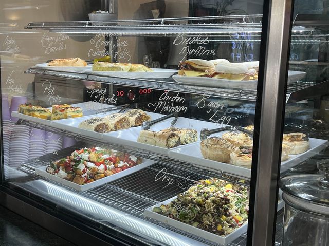 但尼丁早午餐推薦The Perc Cafe，海鮮巧達濃湯真的超好喝呀～海鮮料超多又香濃💕💕