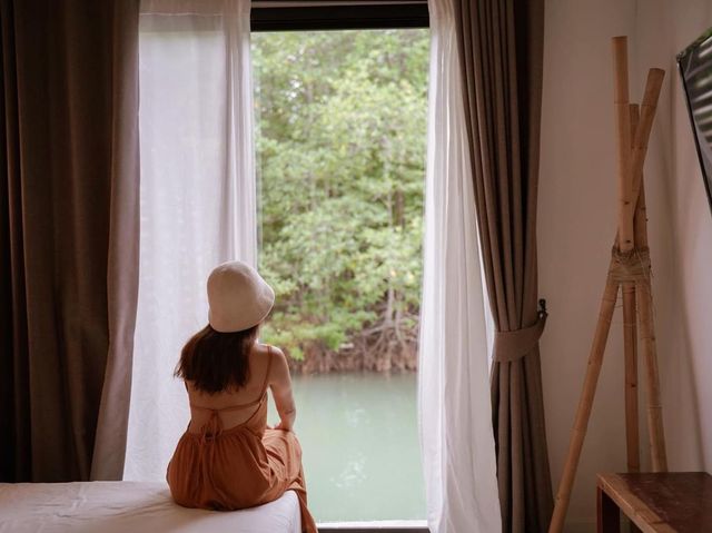 ที่พักติดริมคลอง และป่าโกงกางบนเกาะกูด