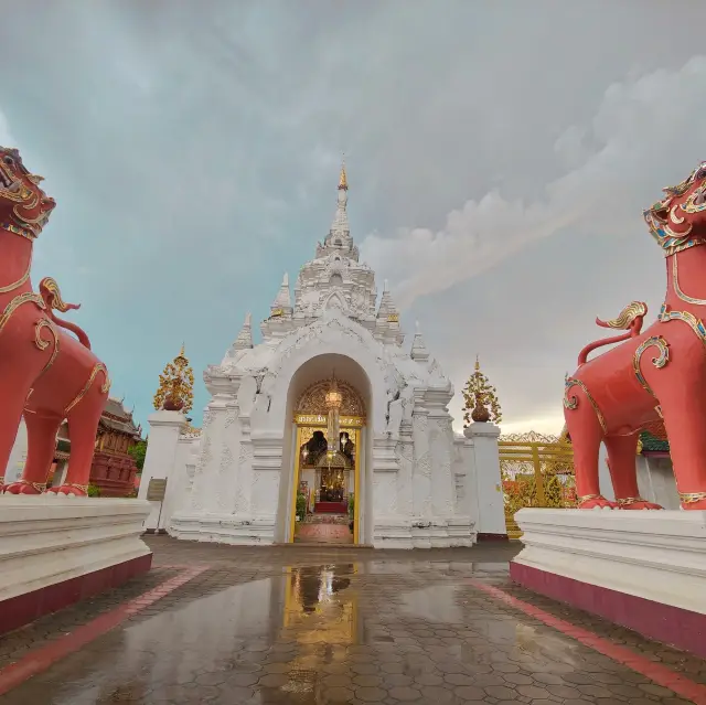 ทริปบุญหน้าฝนสักการะขอพร วัดพระธาตุหริภุญชัย ลำพูน