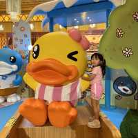 澳門新濠影滙限定Bduck免費波波池