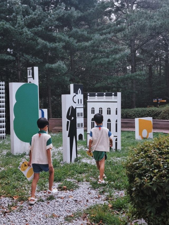 비현실적인 구조물이 인상 깊은 김포국제조각공원 