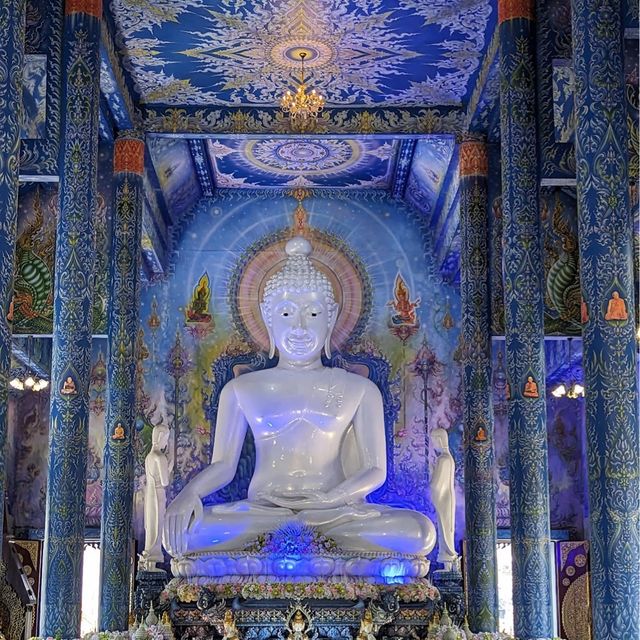Wat Rong Suea Ten (Blue Temple) 