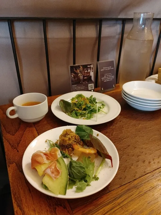 ノスタルジックな店内と生バンド演奏で優雅なランチ　ヴェルベット ヴァーゴ