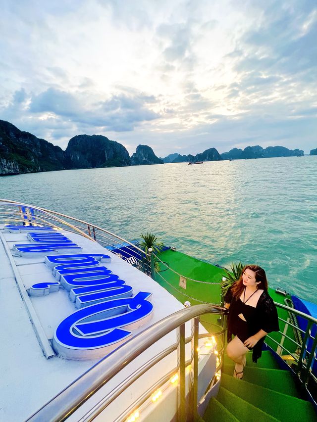 Explore Halong Bay With Cozy Bay Cruise 🌊