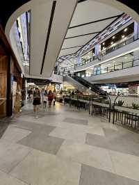 Vibrant Great World Mall with MRT🚝🏬