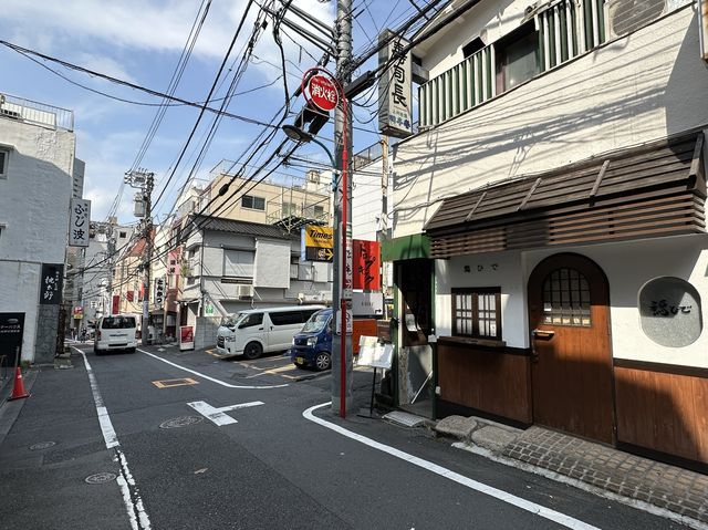 東京・新宿区。『車力門通り』を歩く。