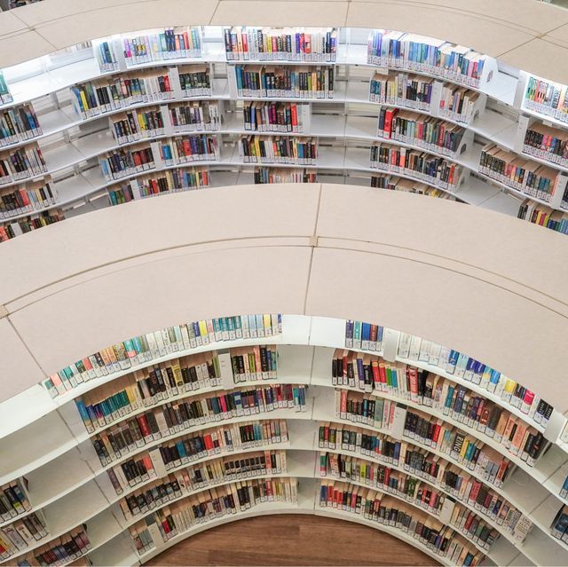 Library @ Orchard ห้องสมุดสิงคโปร์สุดเก๋ 