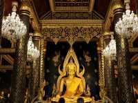 สักการะพระพุทธชินราช พิษณุโลก