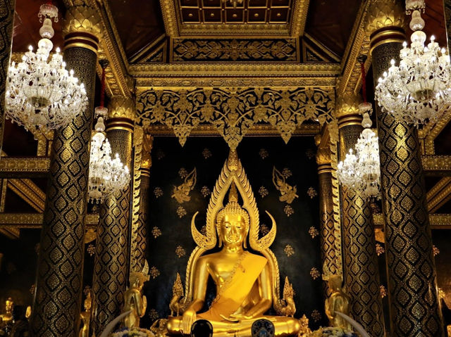 สักการะพระพุทธชินราช พิษณุโลก