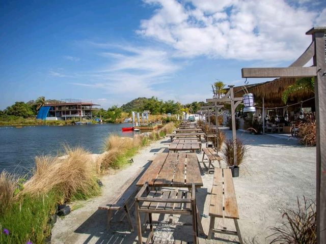 Camp Tales Cafe - Glamp and Grill ชลบุรี