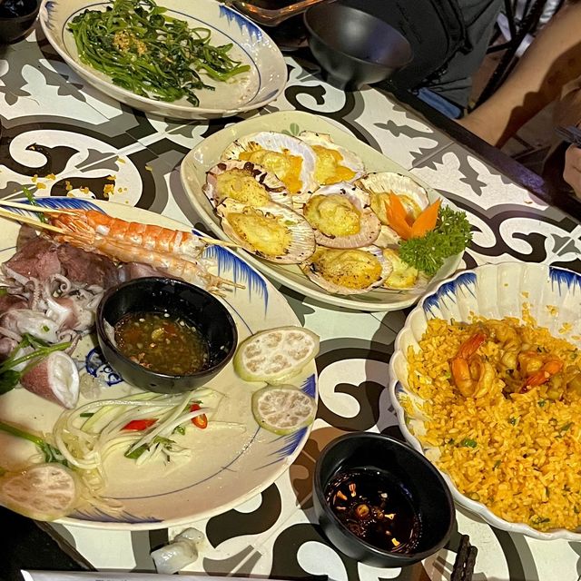 다양한 해산물을 맛볼 수 있는 다낭 미케비치 맛집
