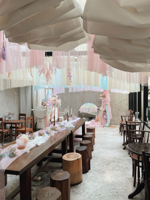 🇹🇭 A hidden beautiful Bangkok cafe 