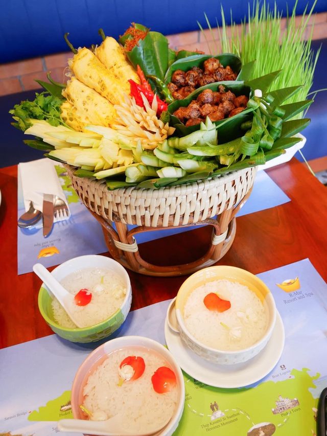 ข้าวแช่คลายร้อน ที่โรงแรม อาม่า ป่าตอง