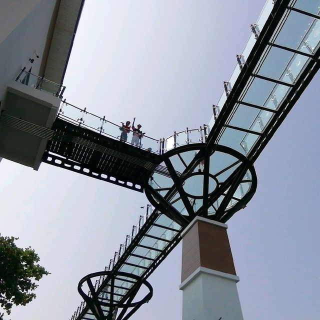 สะพานกระจกเมืองกาญจนบุรี​