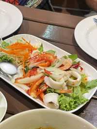 ครัวร่มไม้ชายน้ำ