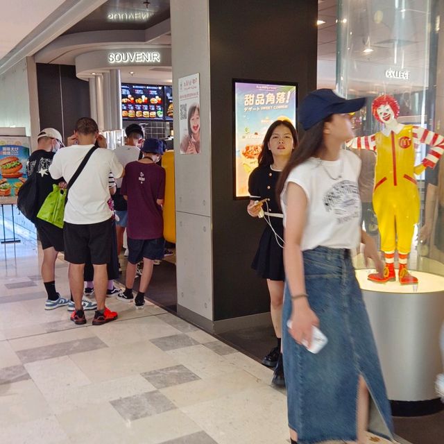 炎熱酷暑 , 樂遊香港太平山 , 山頂廣場 ！