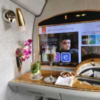 รีวิว First Class สายการบิน Emirates Airlines