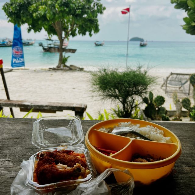 Scuba Diving at SatunDiveResort,Thailand