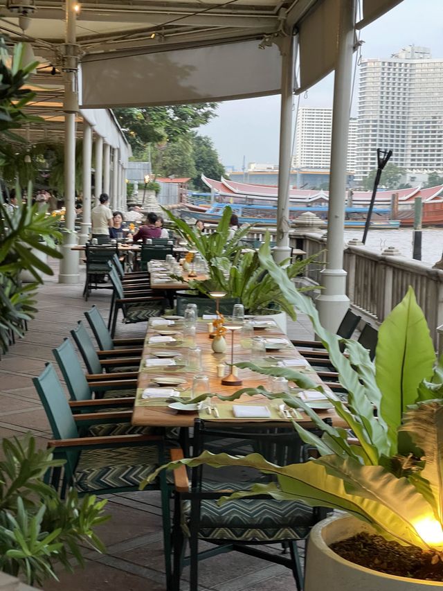 曼谷半島酒店自助餐River Cafe and Terrace河畔美景與美食的絕妙結合！