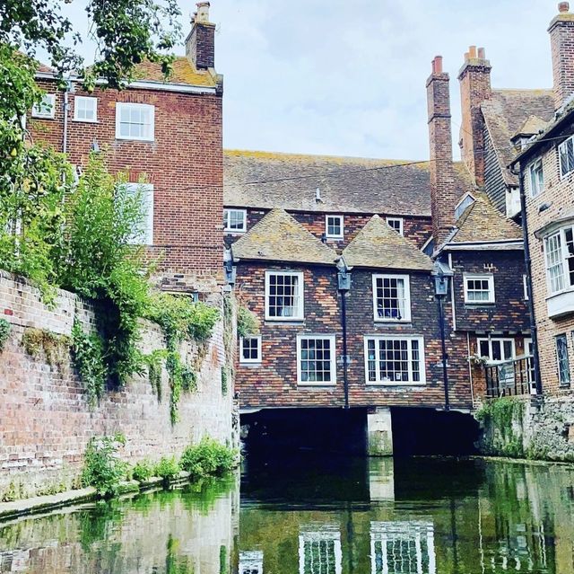 「Canterbury市區必去！The old weaver’s house旁小河通道，享受英國田園風景！」